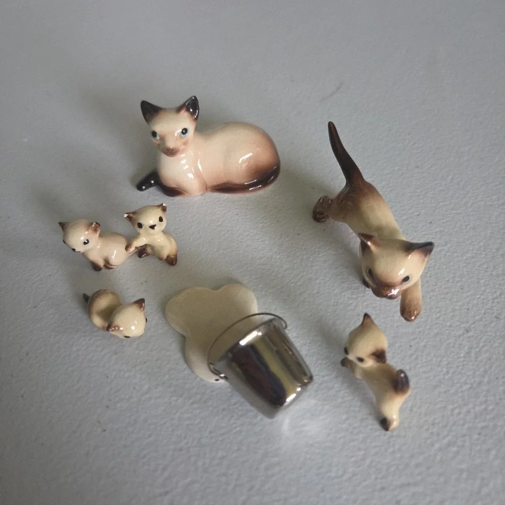 Vintage Hagen Renaker 4 Miniature Siamese Kittens Drinking Milk Mom Dad Family